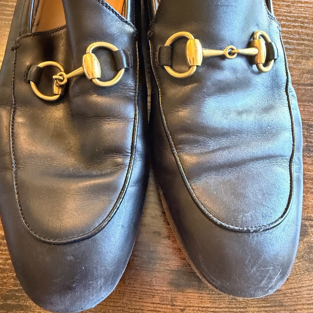 Gucci Black Leather Loafers with Gold Hardware